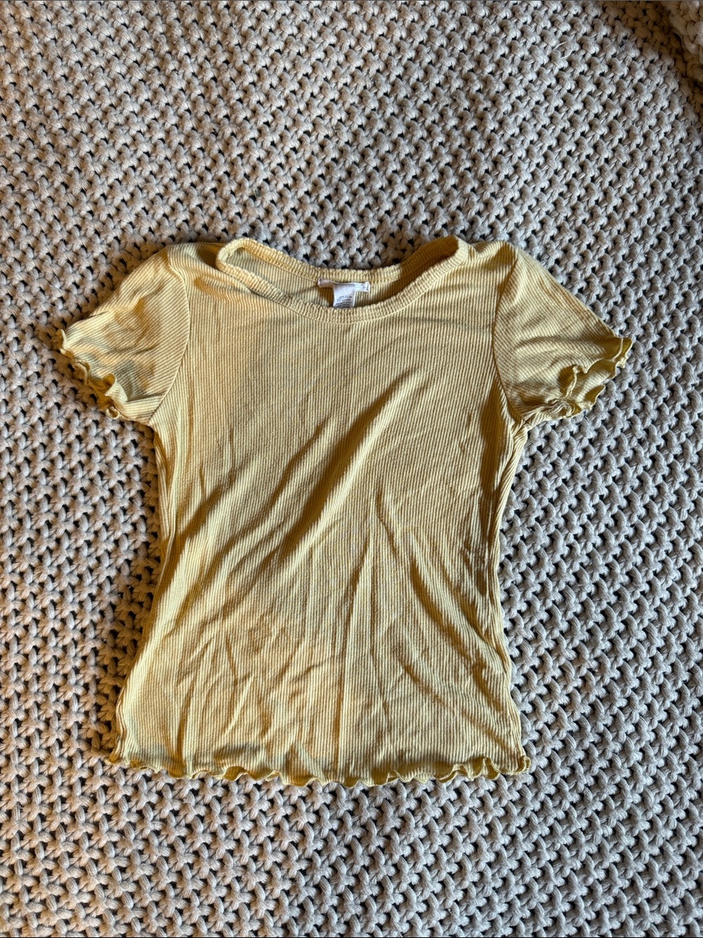 Ribbed Short-Sleeve Lettuce-Edge Top in Yellow